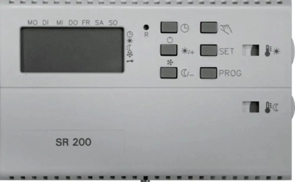 Raumthermostat von Wolf mit digitalem Display und programmierbaren Tasten zur Einstellung der Heizzeiten. Tasten für Temperaturregelung und Programmoptionen sind sichtbar.
